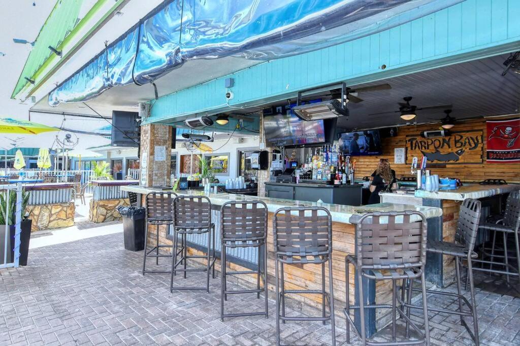 Waterfront, Pool, Tiki Bar & Grill, Gym, Location! Apartment Sarasota Exterior photo