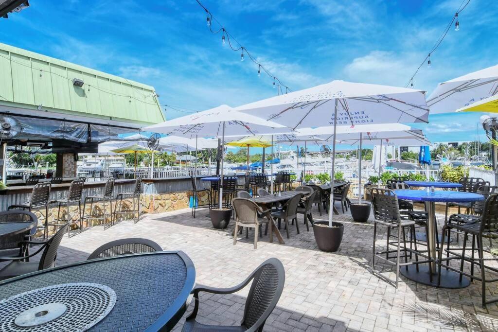 Waterfront, Pool, Tiki Bar & Grill, Gym, Location! Apartment Sarasota Exterior photo