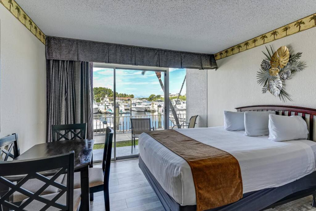Waterfront, Pool, Tiki Bar & Grill, Gym, Location! Apartment Sarasota Exterior photo