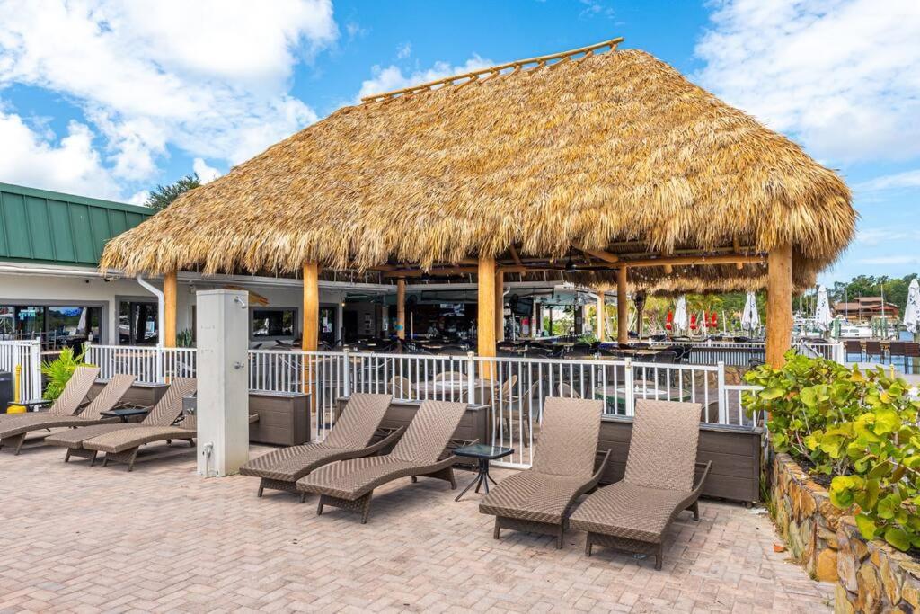 Waterfront, Pool, Tiki Bar & Grill, Gym, Location! Apartment Sarasota Exterior photo