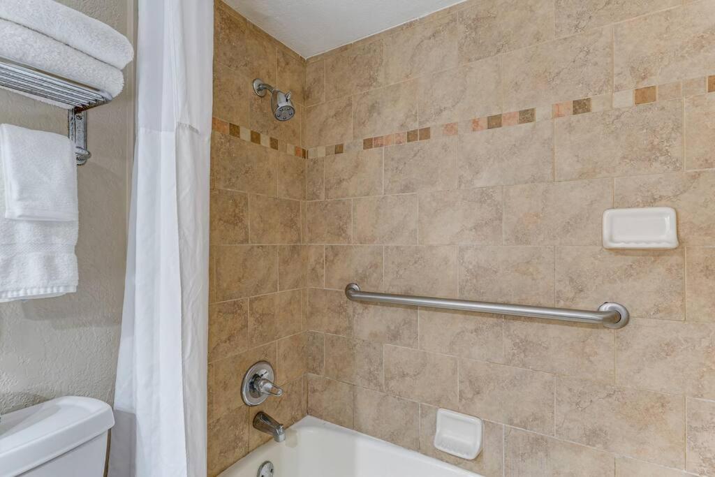 Waterfront, Pool, Tiki Bar & Grill, Gym, Location! Apartment Sarasota Exterior photo