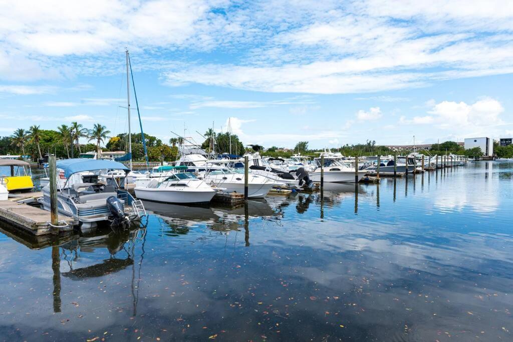 Waterfront, Pool, Tiki Bar & Grill, Gym, Location! Apartment Sarasota Exterior photo