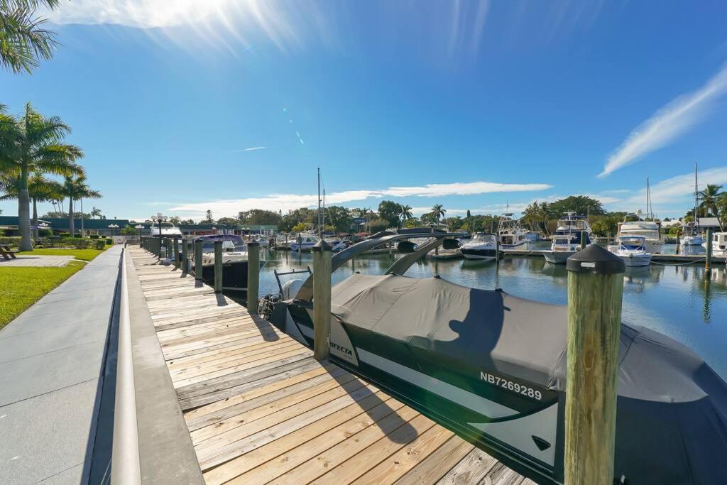 Waterfront, Pool, Tiki Bar & Grill, Gym, Location! Apartment Sarasota Exterior photo