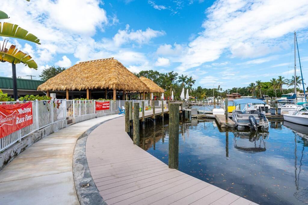 Waterfront, Pool, Tiki Bar & Grill, Gym, Location! Apartment Sarasota Exterior photo